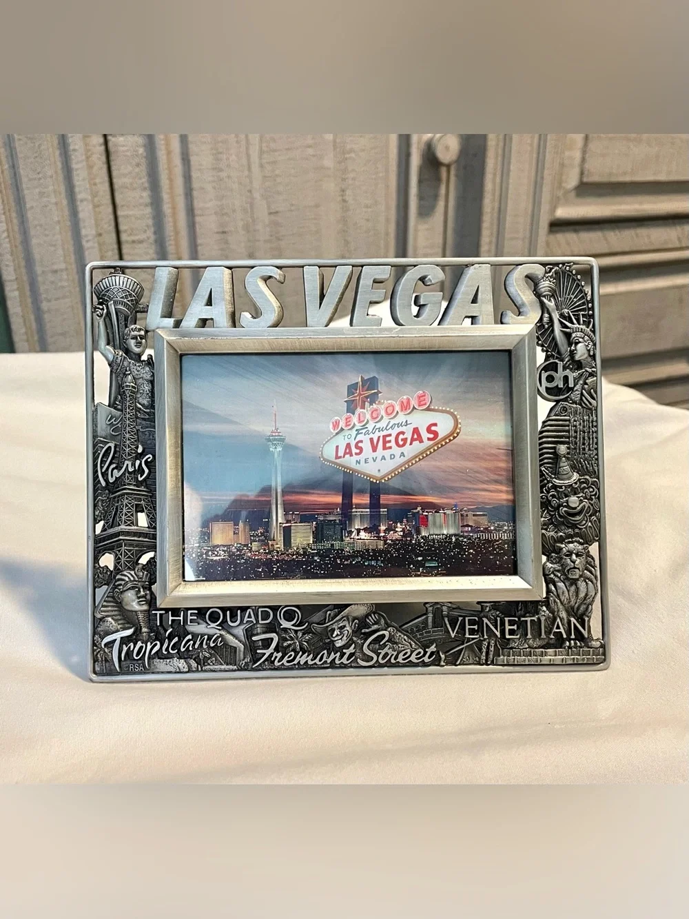 *VINTAGE* Las Vegas Frame - Silver Tone - Holds 3.5